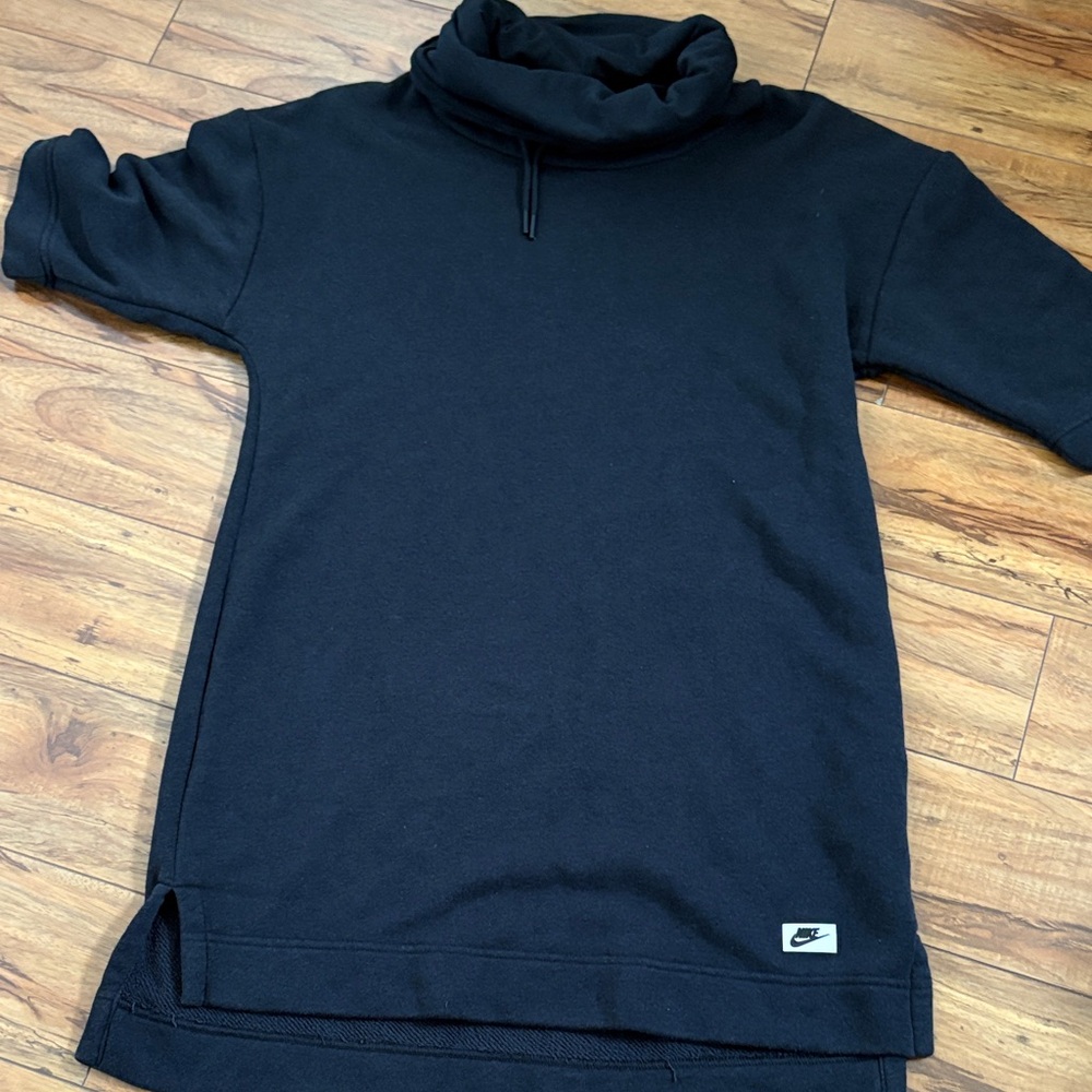 Nike Women’s Turtleneck Long Sweater in Black (M)